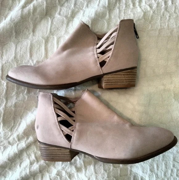 Seychelles Dusty pink Criss-cross Cutout Soft leather ankle bootie - Picture 7 of 10